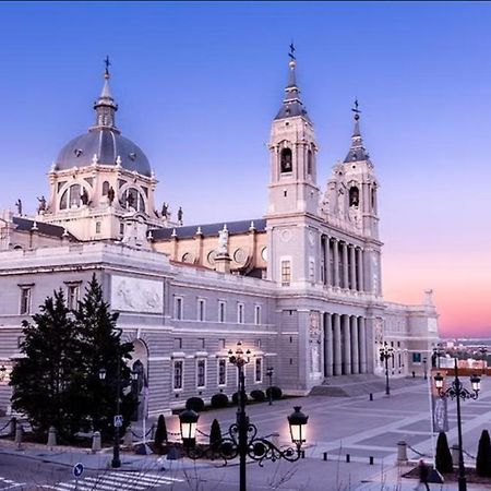 Hostel Puerta Del Angel Madrid Eksteriør billede