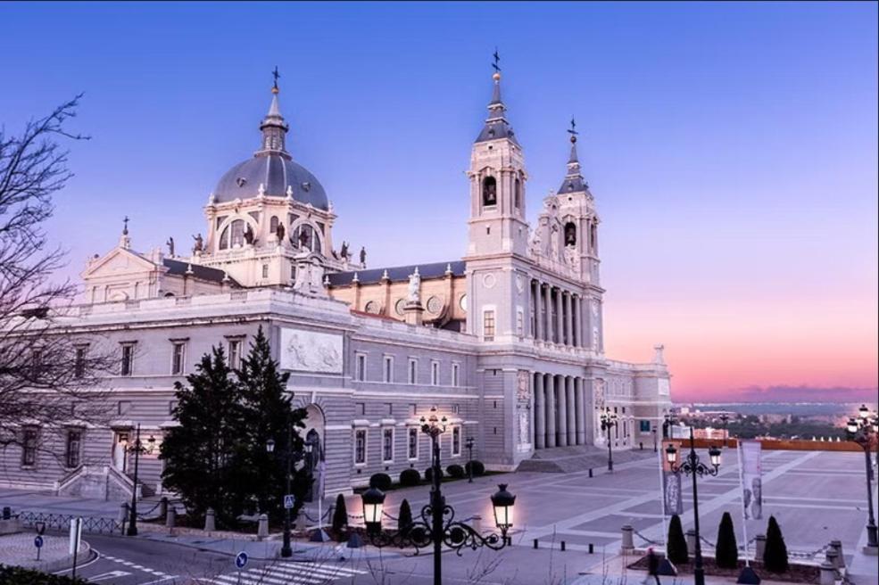 Hostel Puerta Del Angel Madrid Eksteriør billede