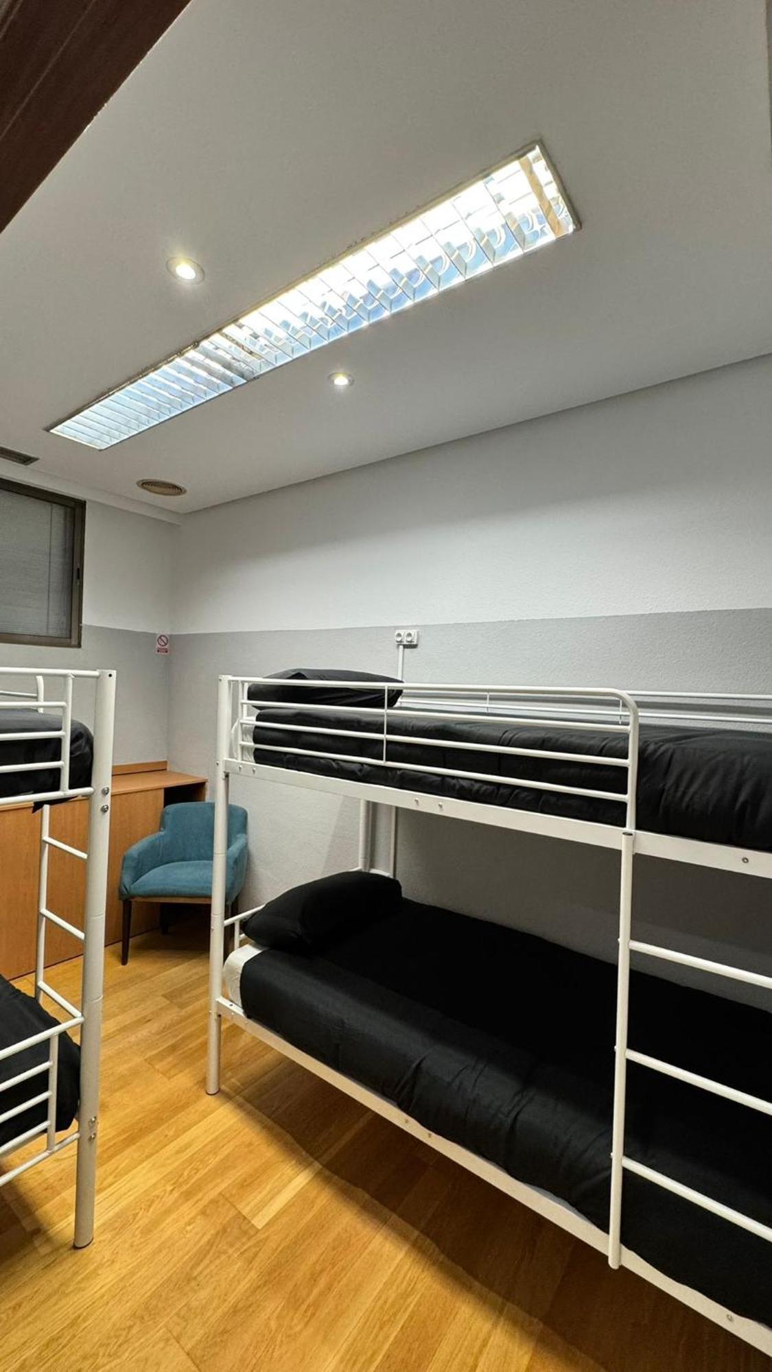 Hostel Puerta Del Angel Madrid Eksteriør billede