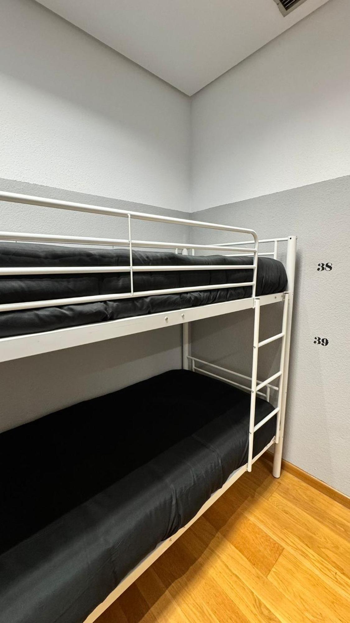 Hostel Puerta Del Angel Madrid Eksteriør billede