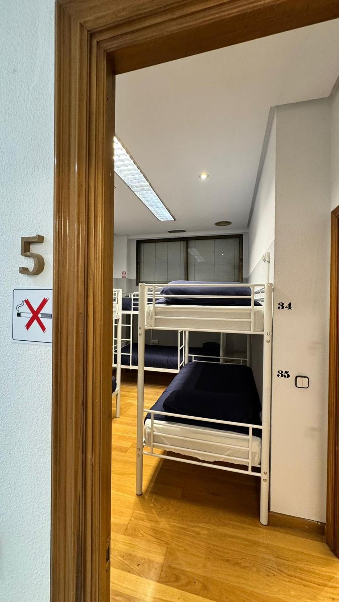 Hostel Puerta Del Angel Madrid Eksteriør billede