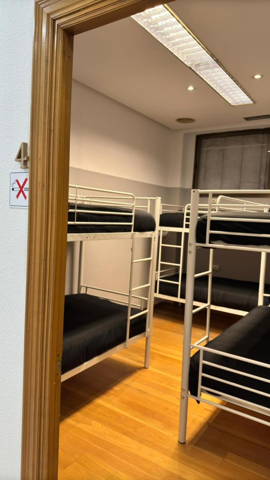Hostel Puerta Del Angel Madrid Eksteriør billede