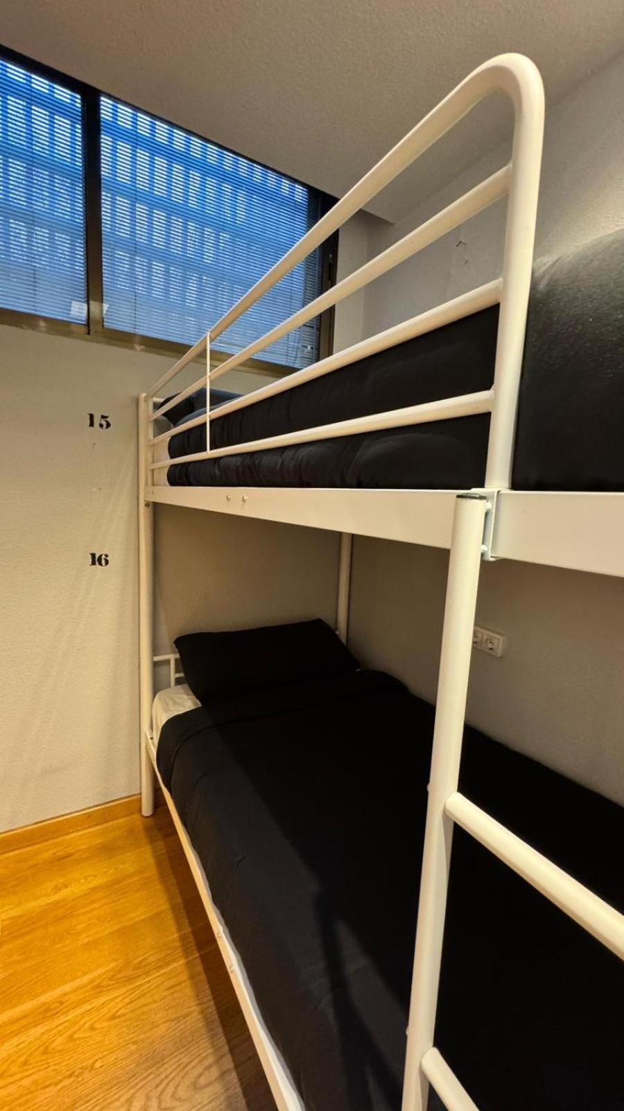 Hostel Puerta Del Angel Madrid Eksteriør billede