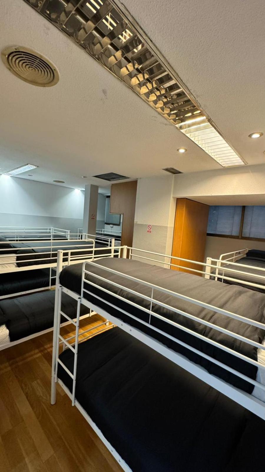 Hostel Puerta Del Angel Madrid Eksteriør billede